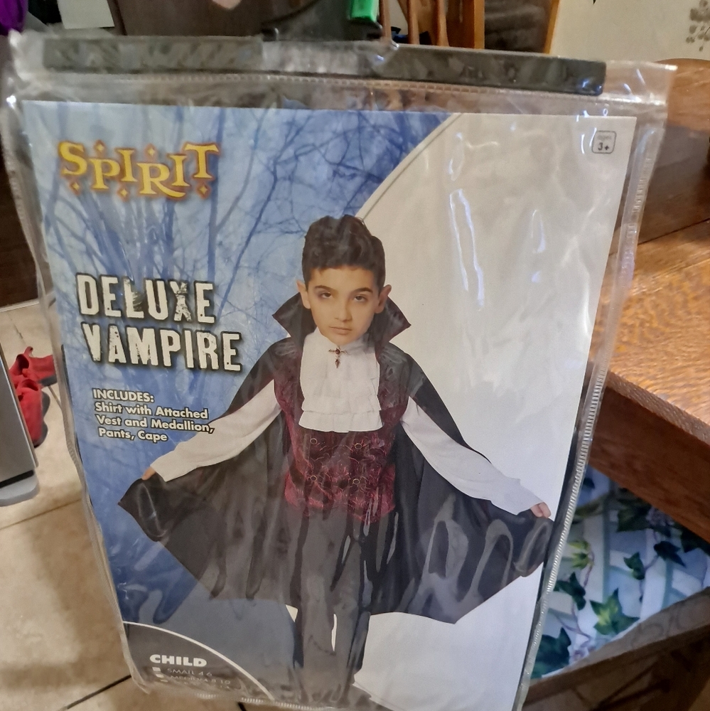 Deluxe vampire costume child